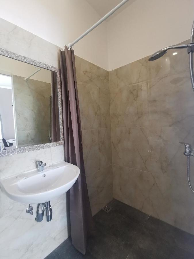 ريغا Central Hotel With Free Parking المظهر الخارجي الصورة